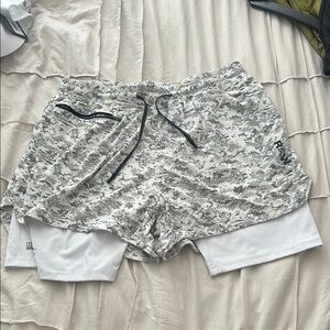 Men’s Rawgear camo gym shorts size large